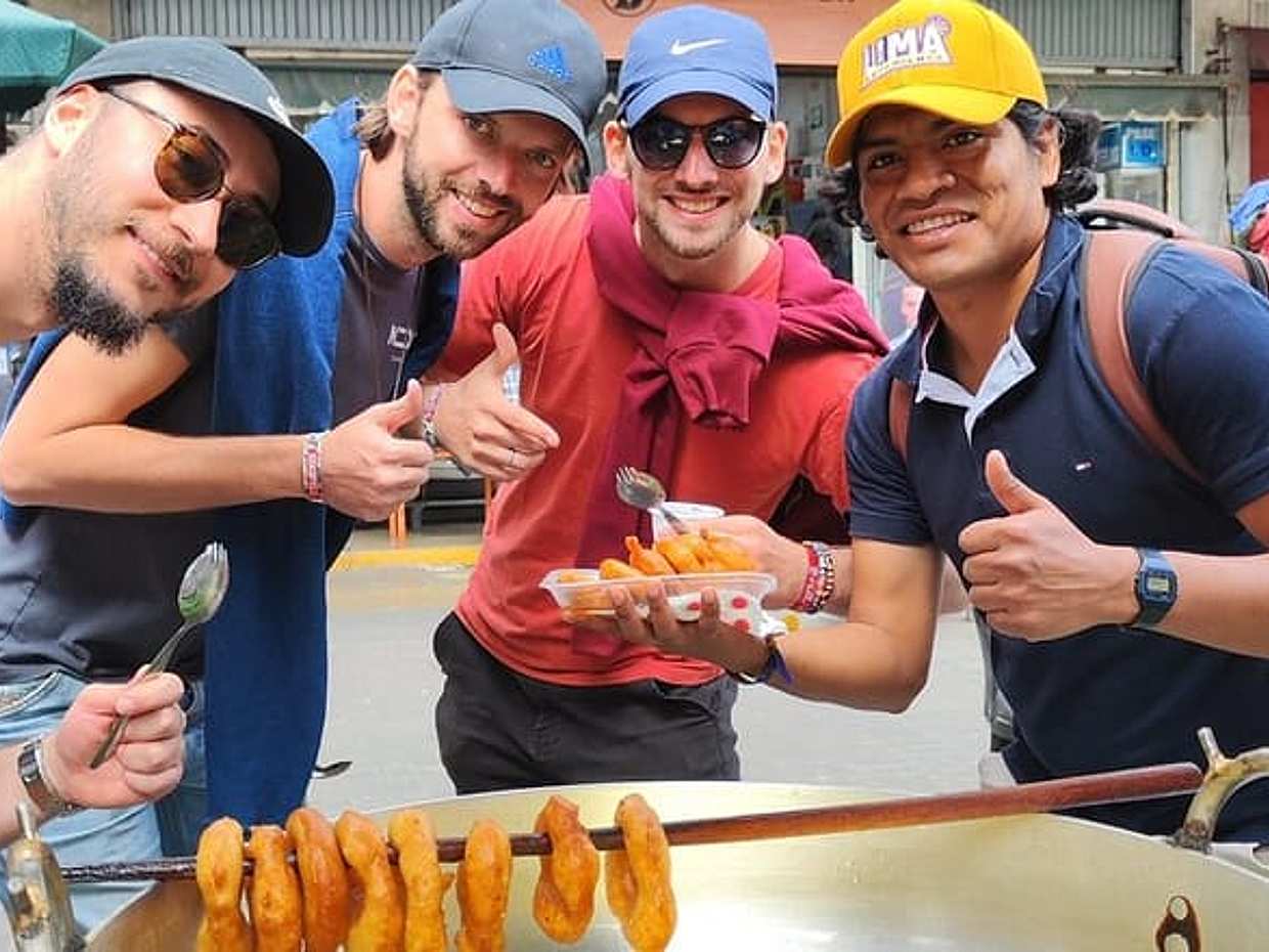 Food Tour and Market Experience: 12 Peruvian Snacks, Lima, photo 3