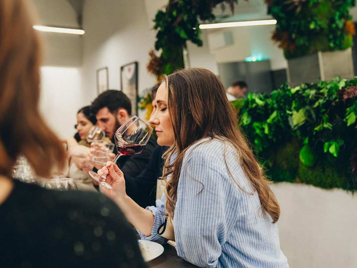 Cata y Maridaje de Vinos con un Sommelier Local en Italia, Florencia, photo 2