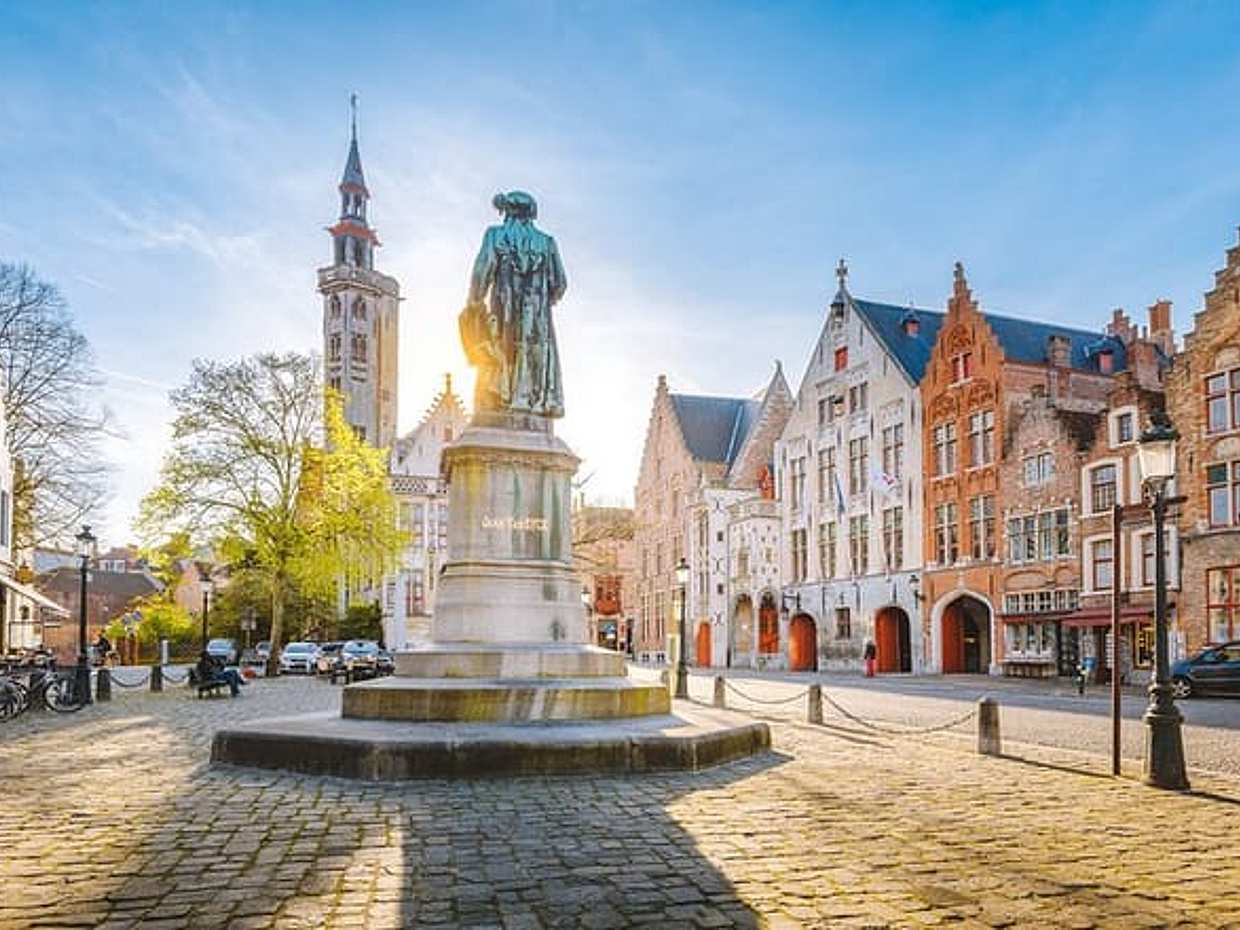 Private transfer from Amsterdam to Antwerp, 2h Stop in Rotterdam in Netherlands