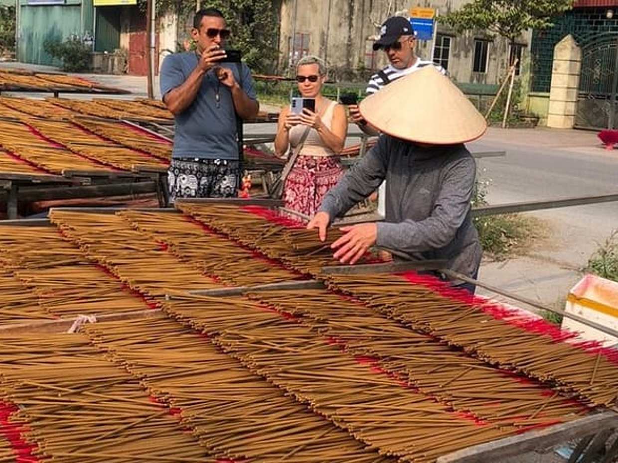 Hanoi: Luxury Private Tour to Incense Village, Hoa Lu & Tam Coc, photo 4