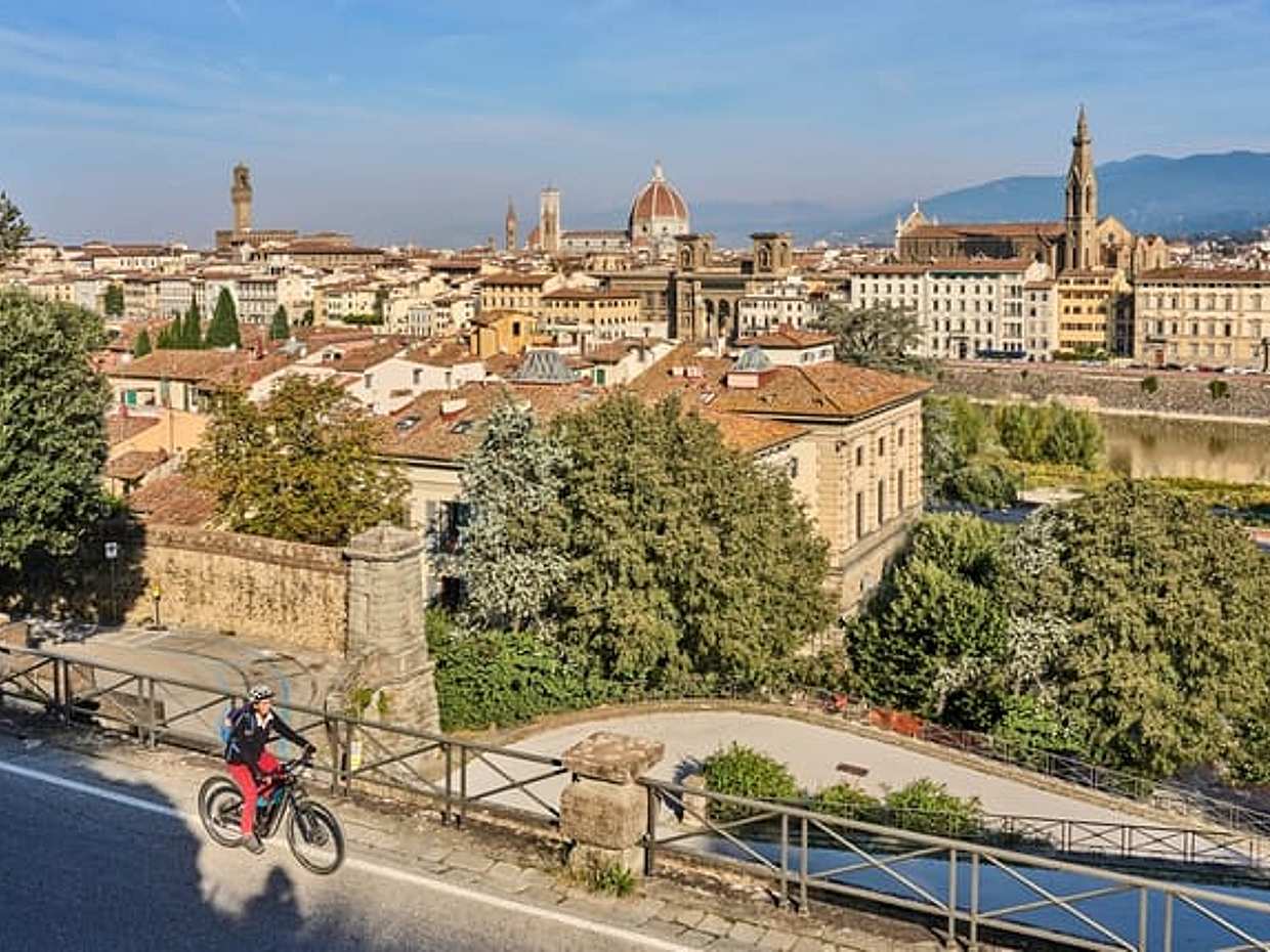 Small Group Guided Tour of Florence and Piazzale Michelangelo by E-bike with Surprise Tasting, photo 4