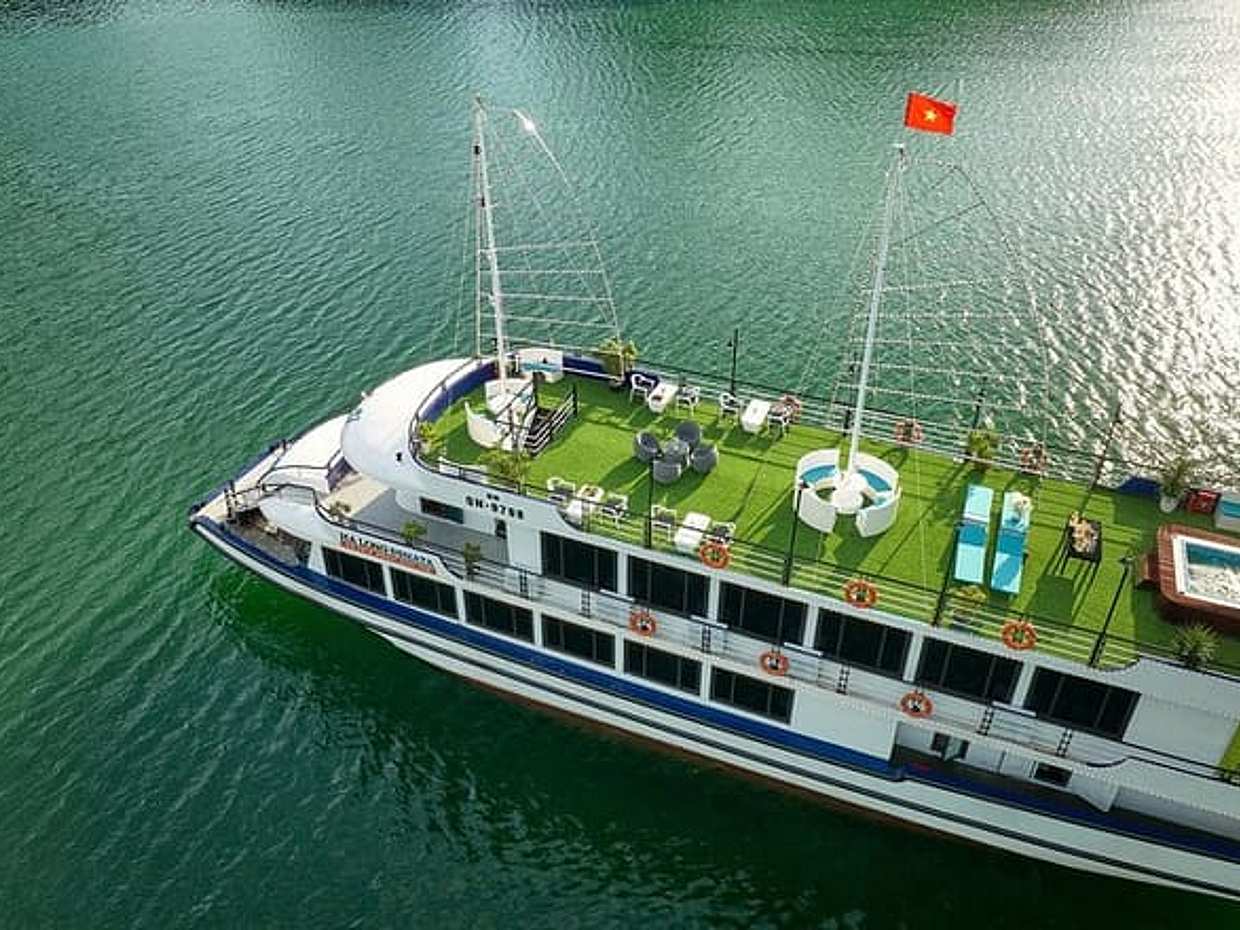 Ha Long 5 Star Cruise Day Trip: Buffet Lunch, Jacuzzi & Limousine, photo 2