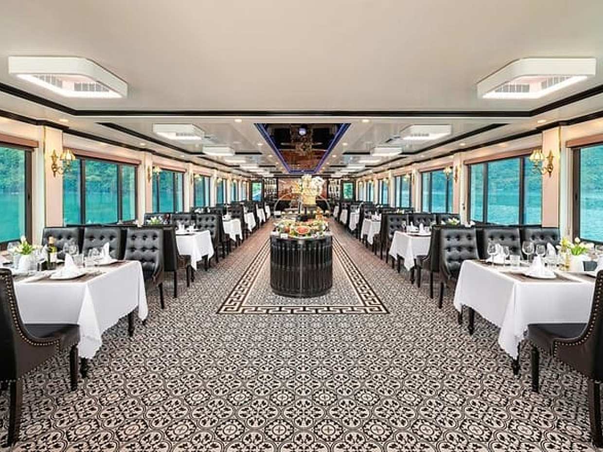 BEST SELLER Halong Bay 5 Star Day Cruise: Buffet, Kayak & Jacuzzi, photo 2