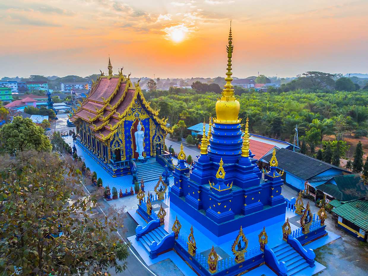 Chiang Mai: White Temple, Baan Dam Museum and Blue Temple Full Day Tour in Thailand