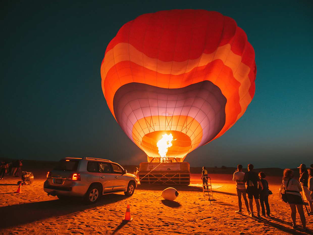 Passeio de Balão de Ar Quente com Café da Manhã Buffet e Passeio de Camelo nos Emirados Árabes Unidos, Dubai