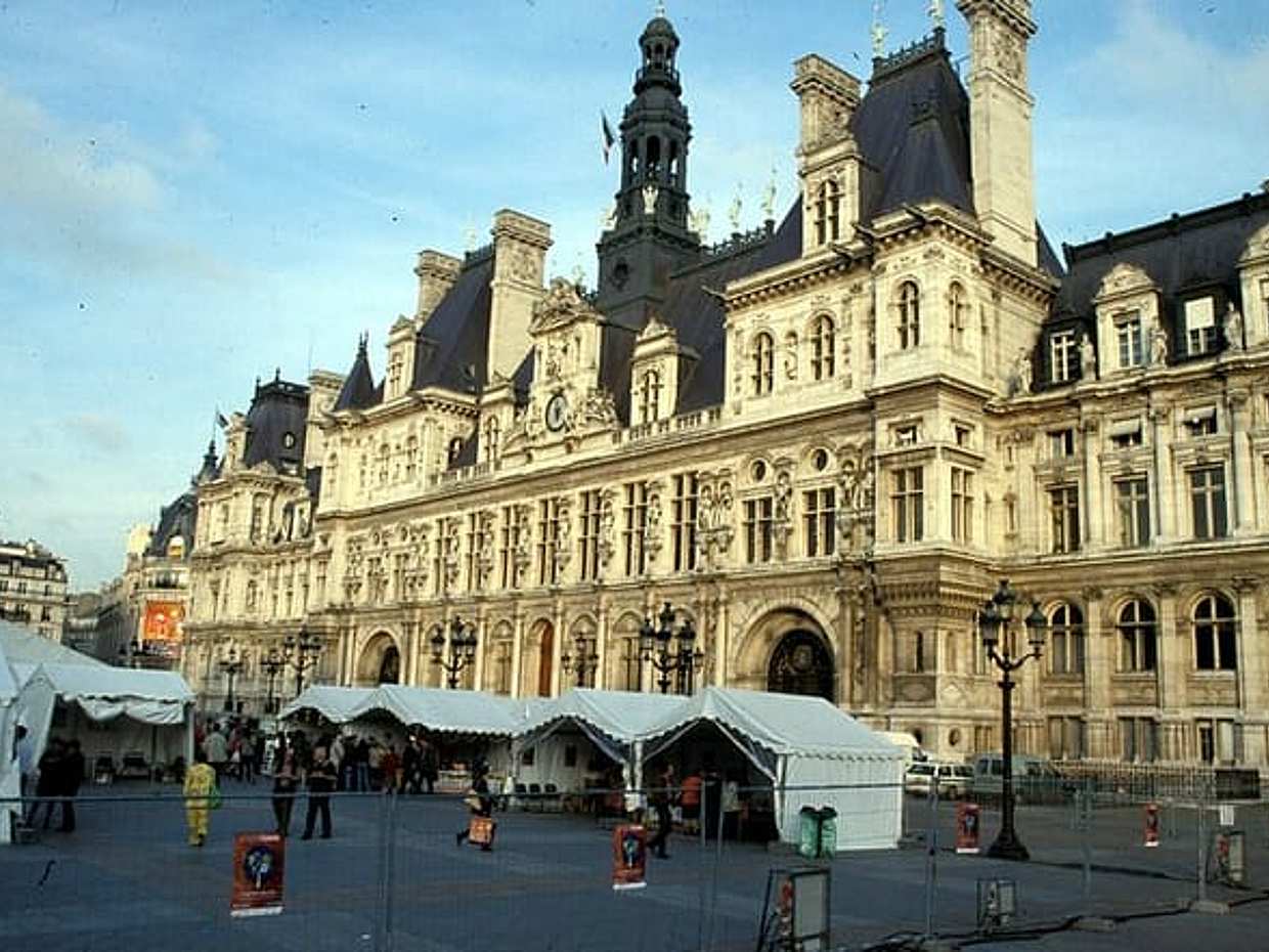 4-Hour Le Marais and Seine River Cruise with Lunch with hotel pickup from Paris