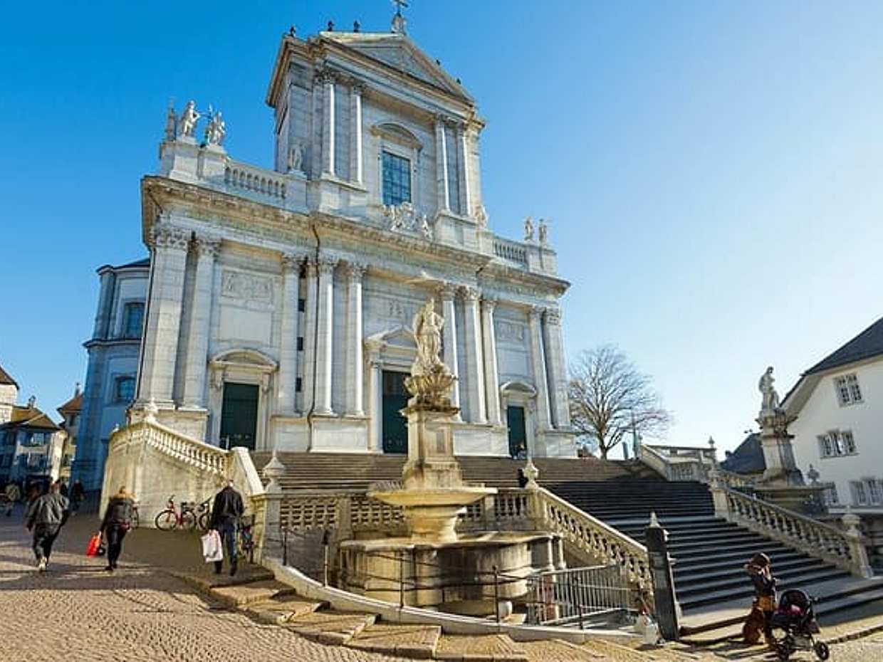 انتقال خاص من زيورخ إلى برن، توقف لمدة ساعتين في سولوتورن في سويسرا، زيورخ, photo 2