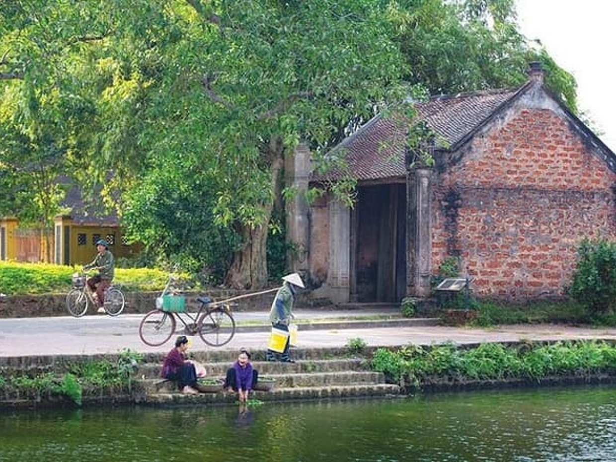 Private Tour Explore Hidden Gems of Duong Lam Ancient Village