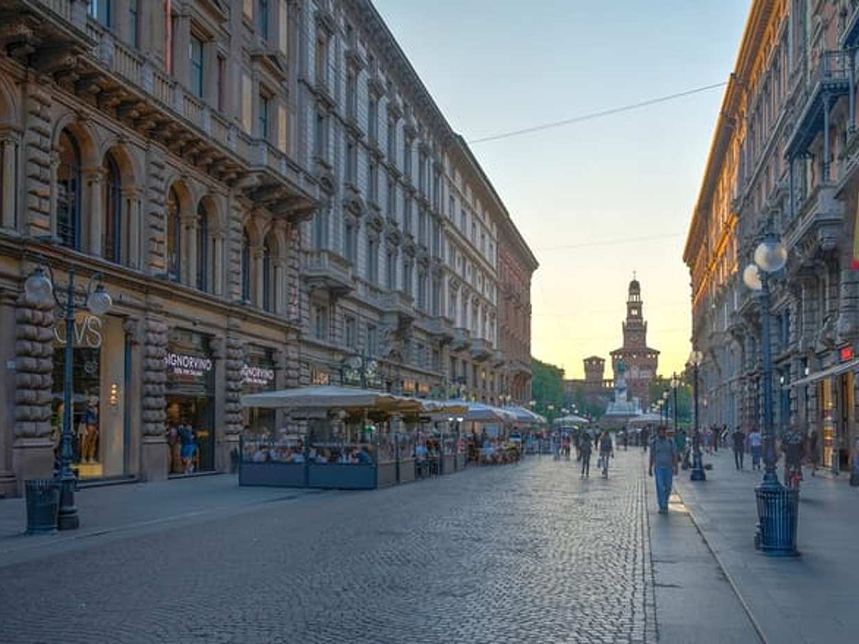 Milan Evening Tour: Aperitivo, Tram Ride & Dessert, photo 5
