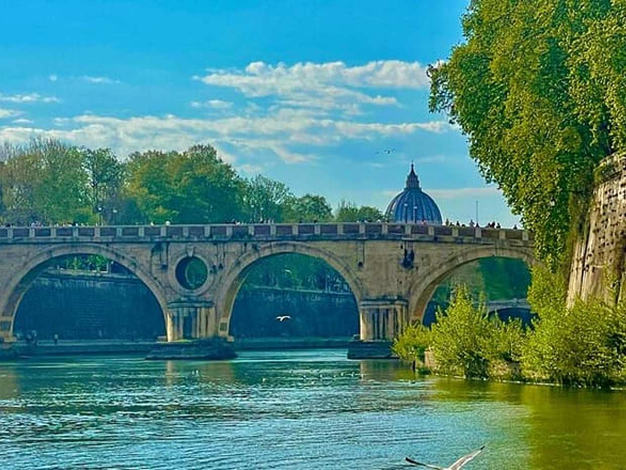 Rome Food Tasting with Wine Pairing and Tiber River Boat Ride, photo 4