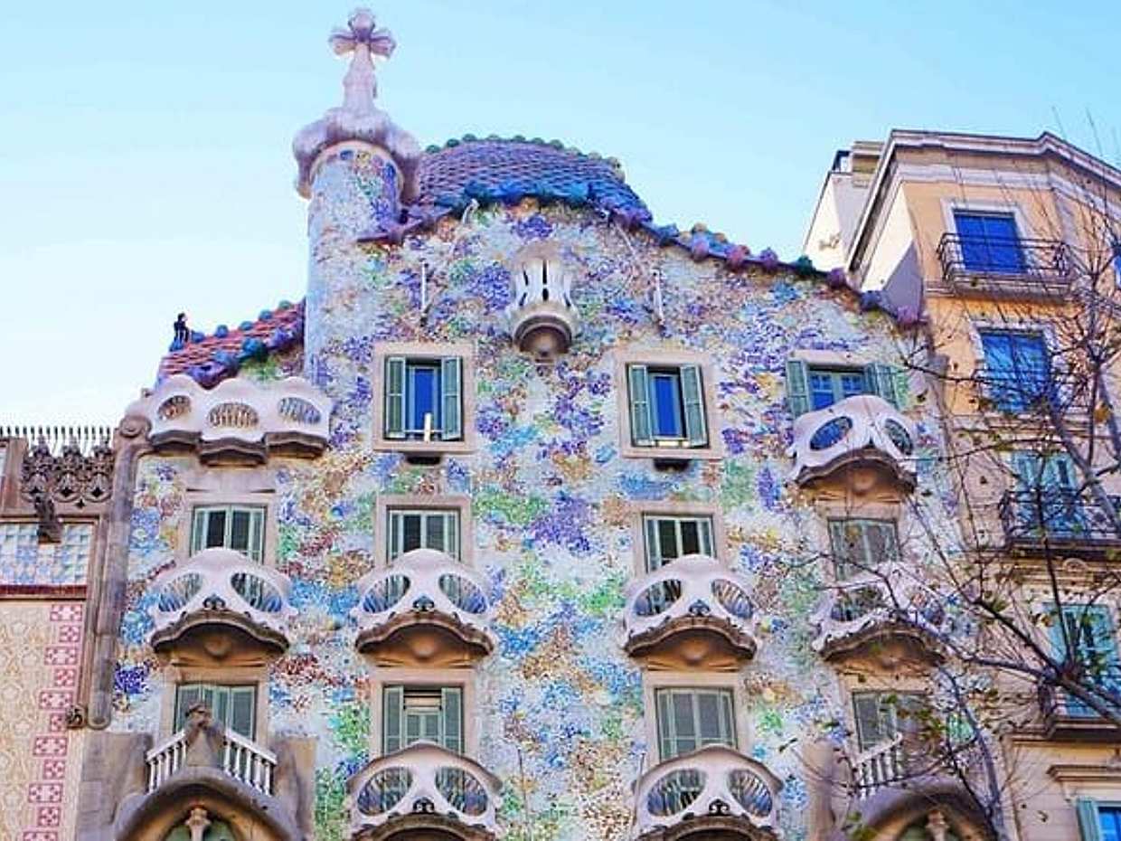 Private Tour to Barcelona - Small group and hotel pick up from Madrid