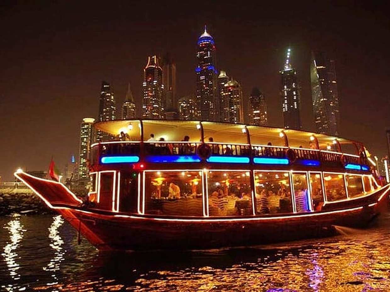 Dubai Dhow Dinnerfahrt in der Marina, Vereinigte Arabische Emirate