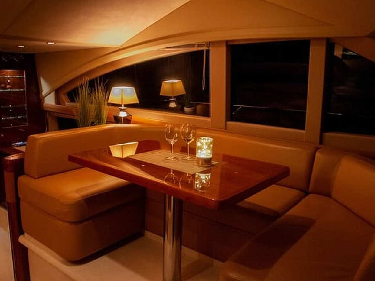 Private cruise to Cornelius seafood restaurant, photo 2