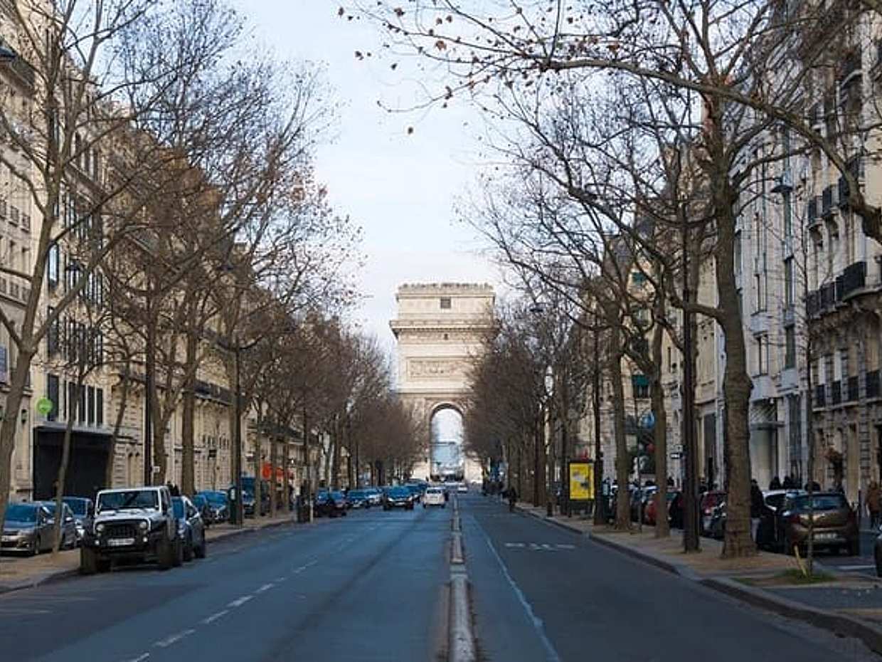 6 Hours Paris Tour with Cruise and Galleries Lafayette