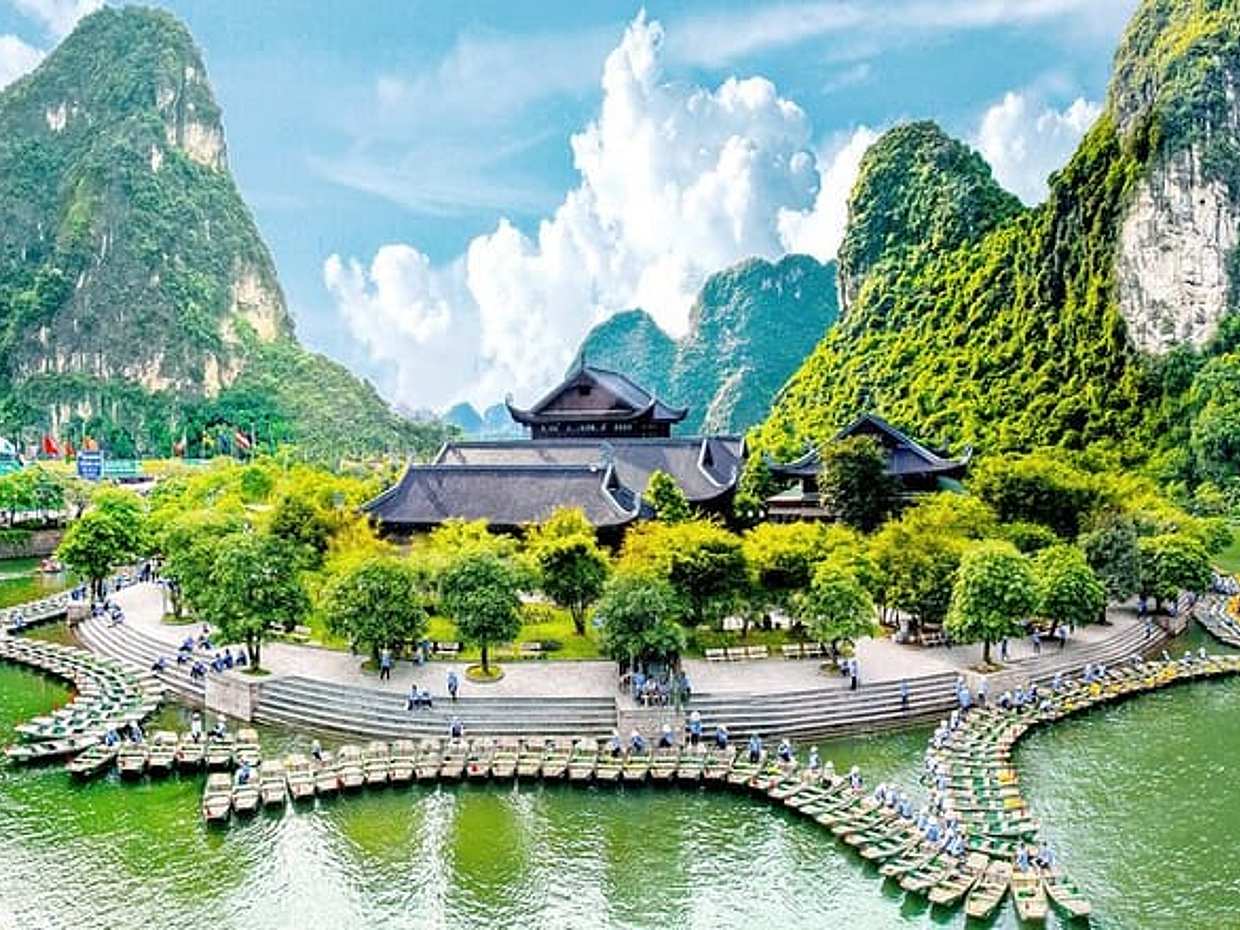 Ninh Binh Luxury Day Tour visit Hoa Lu and Trang An from HANOI, photo 2