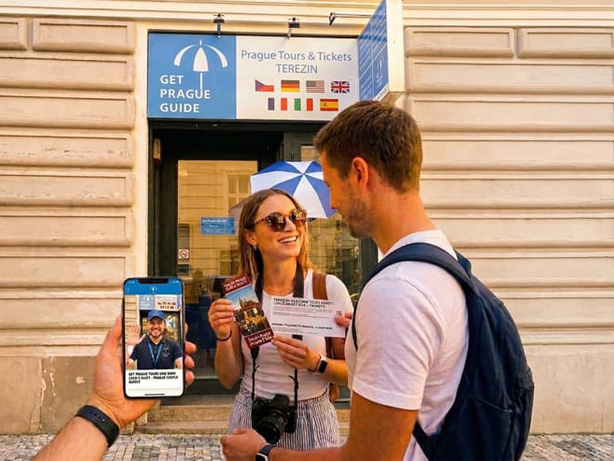 Prague Castle Tickets with Audioguide with Pick up in GPG Office