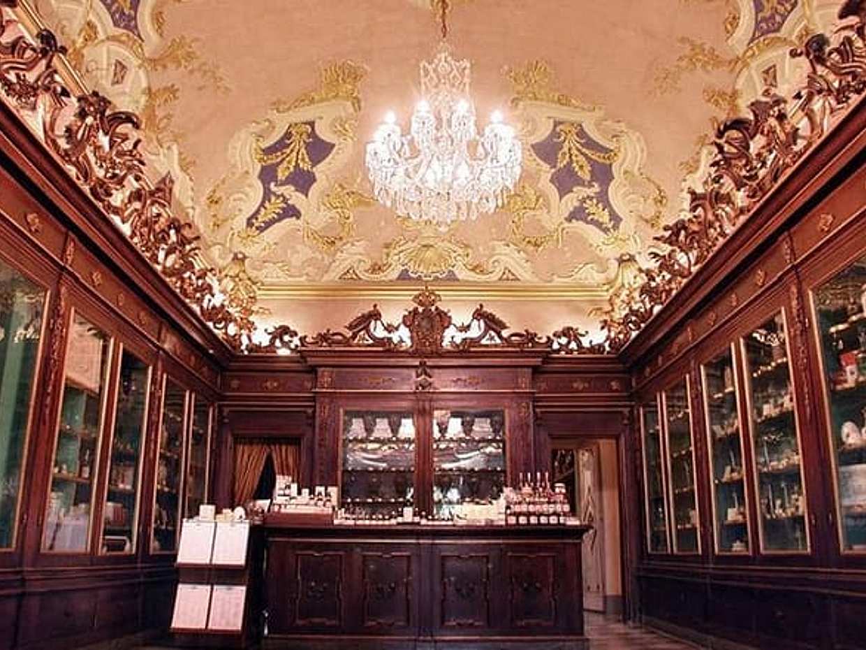 Officina Profumo-Farmaceutica, Ferragamo Museum and Gucci Palace Fashion Tour in Florence