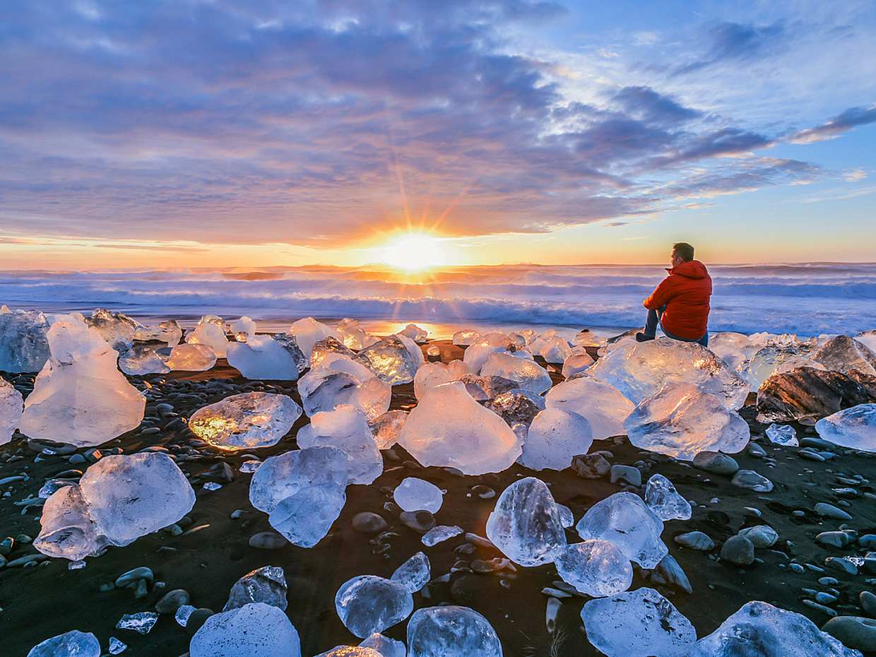 Diamond Beach and Jökulsárlón Private Day Tour