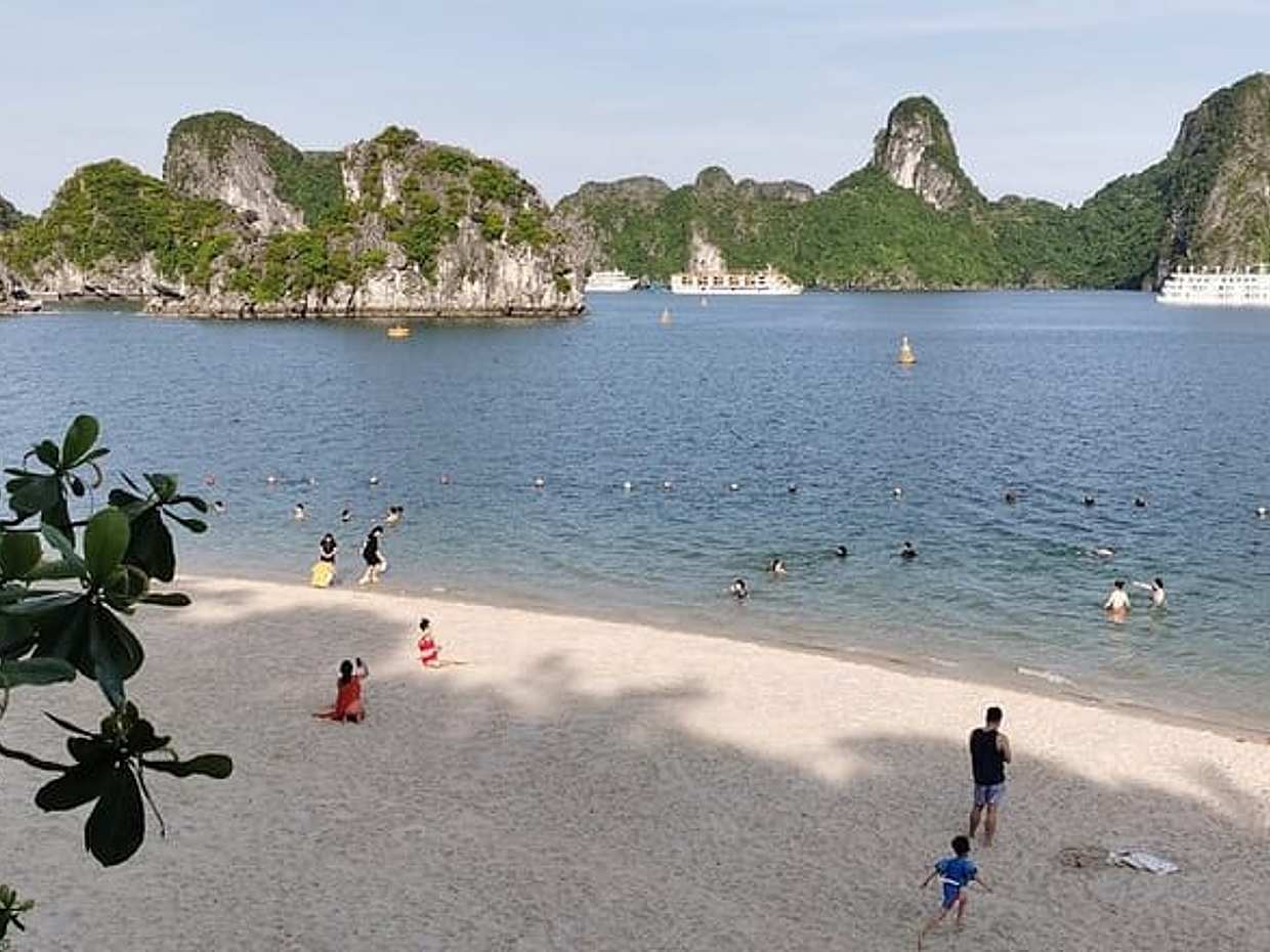 Full Day Tour to Halong with Cave and Titop island from Hanoi, photo 3