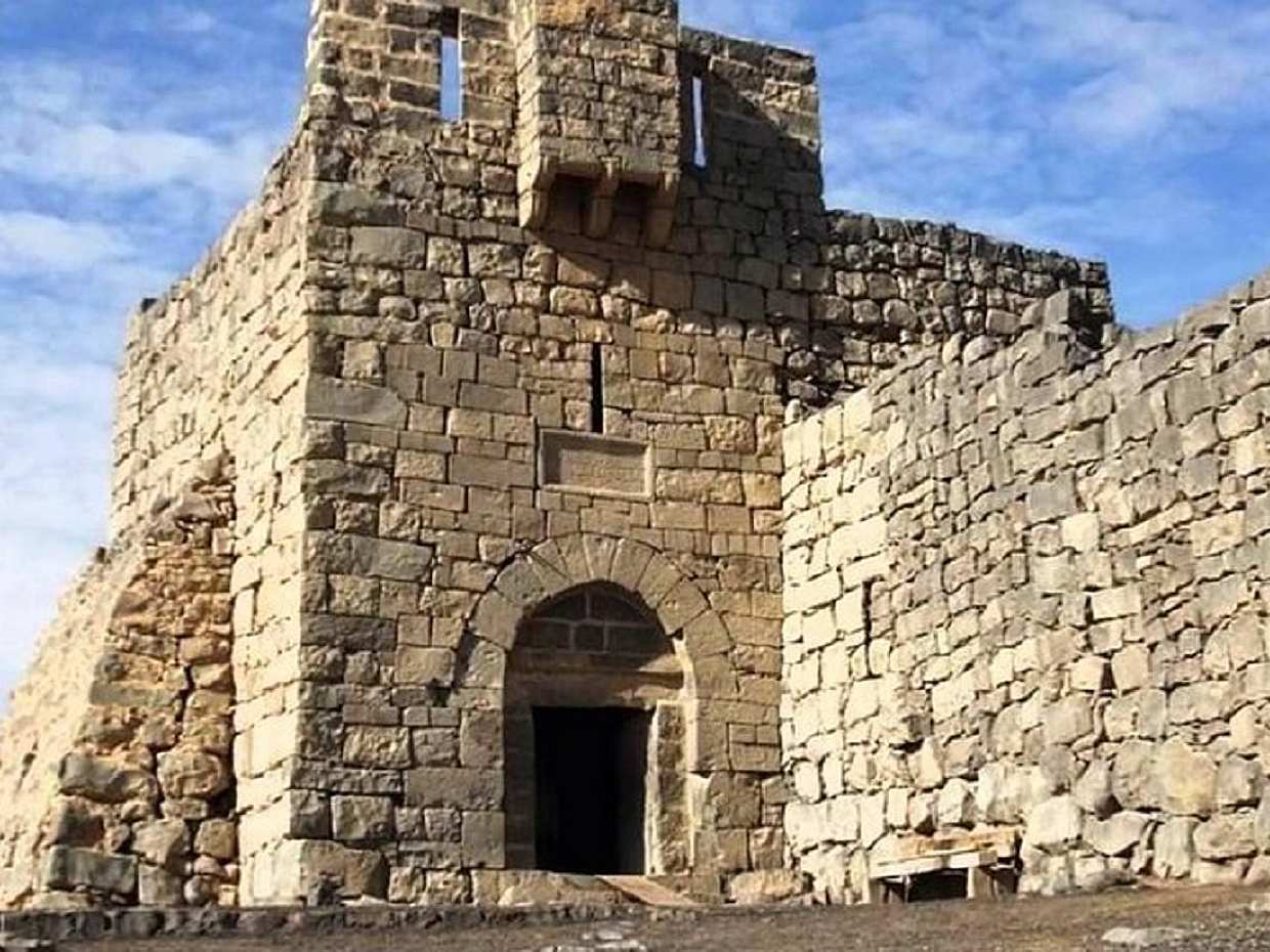 Ultieme culturele reis door Jordanië: Amman, woestijnkastelen, Pella, Umm Qais, Jerash, Dode Zee, Madaba, Mount Nebo, Kerak, Petra & Wadi Rum – 5★ Hotel (05 nachten in Amman, 01 nacht in Petra, 01 nacht in Wadi Rum).
