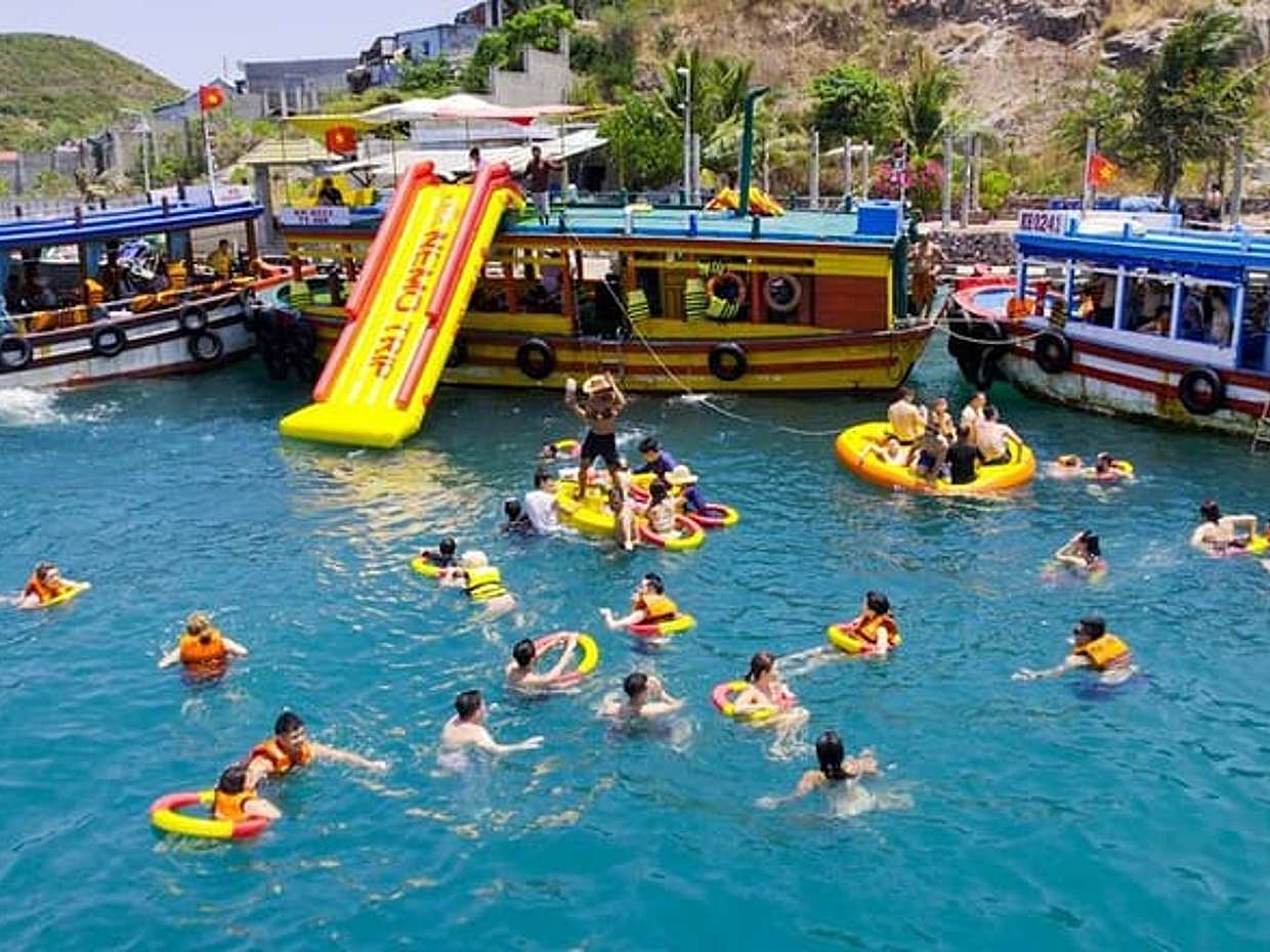 Nha Trang Island Adventure Snorkeling, Floating Bar and BBQ in Vietnam