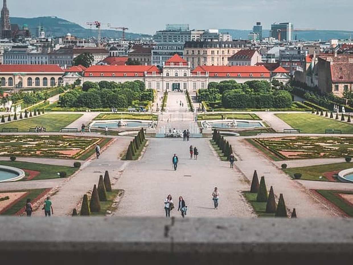 Private Transfer from Salzburg to Vienna: Door-to-door, English-speaking driver