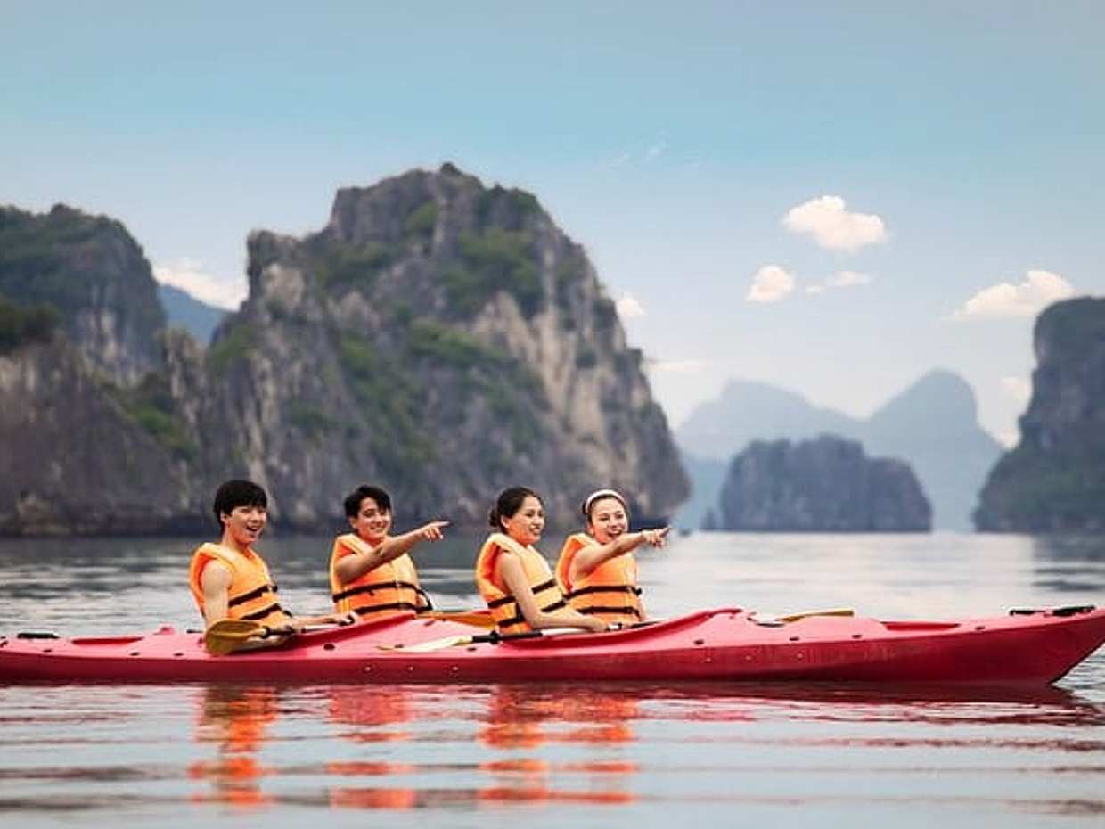 Hanoi: Bai Tu Long Bay Escape the Crowds on Scenic Day Cruise, photo 5