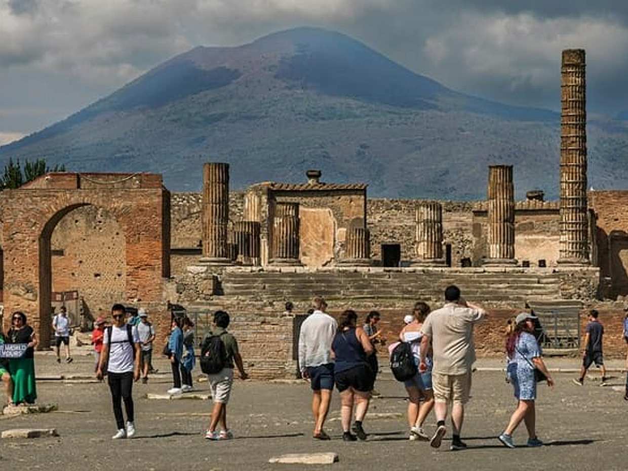 Guided Tour of Pompeii: Explore Roman History from Sorrento