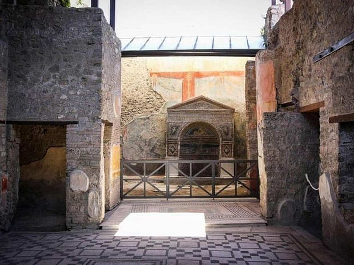 From SorrentoCoast:Pompeii max8 all inclusive(Guide,Transfer,Ticket)Skip TheLine