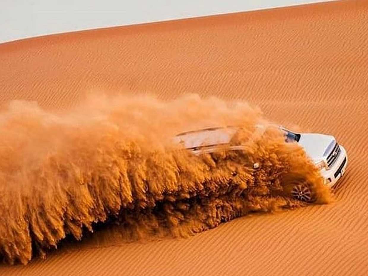 Urocze malownicze safari po wydmach! Safari po pustyni z kolacją z grilla i zajęciami w obozie. w Zjednoczonych Emiratach Arabskich, Dubaju.