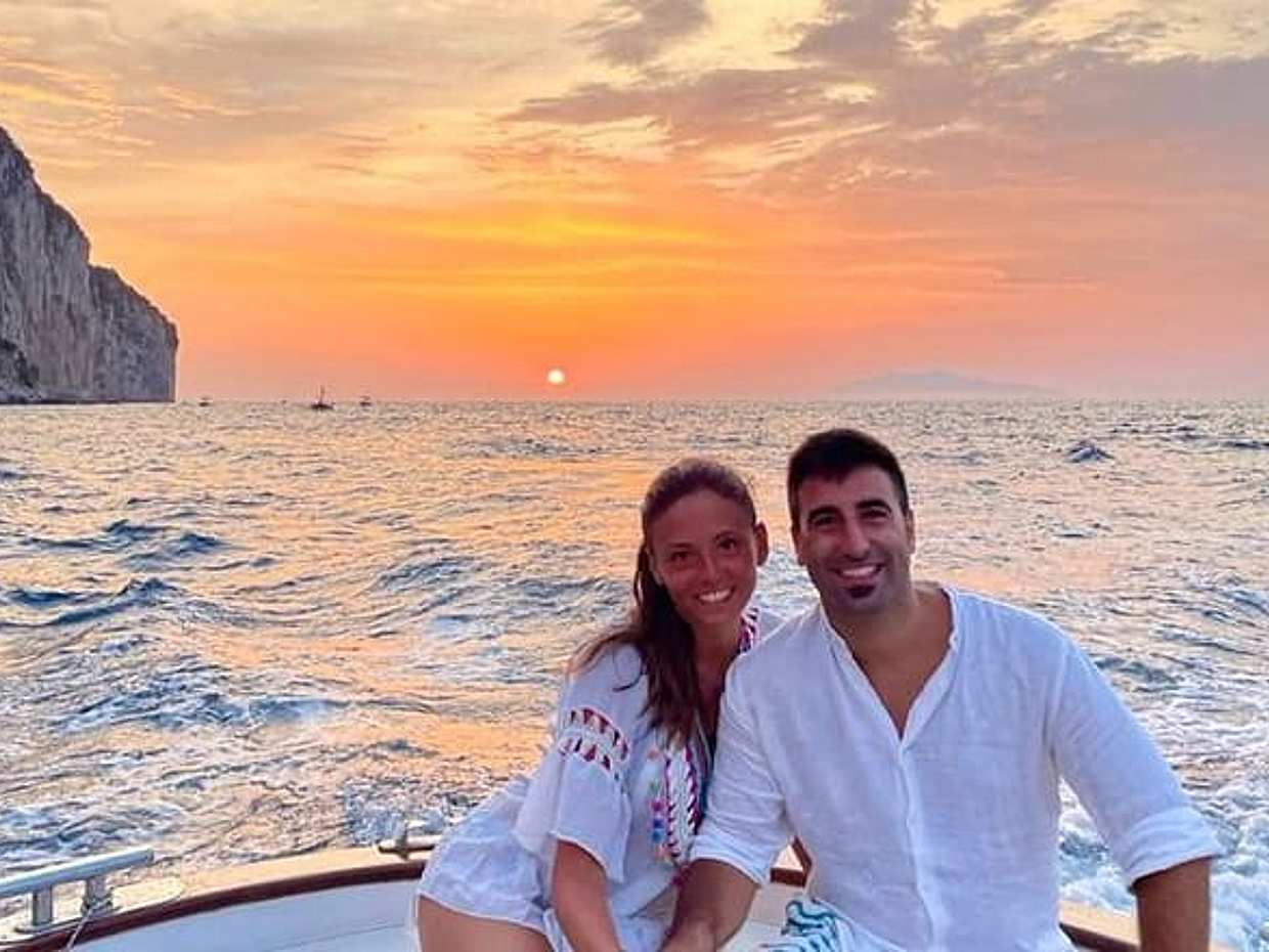 <p>Coucher de soleil et apéritif en bateau en Italie, Marina Grande</p>
