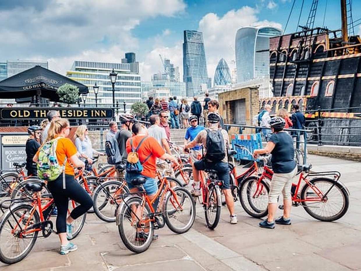 London Highlights Private Bike Tour with Lunch in United Kingdom