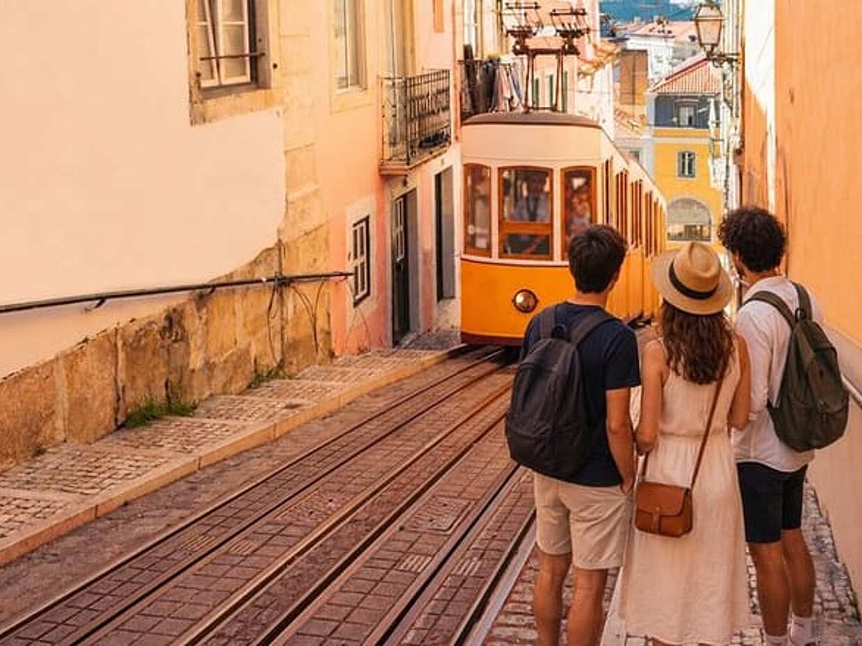 "Tour Privado a Pie por los Secretos y Puntos Clave de Lisboa con Degustaciones en Portugal"