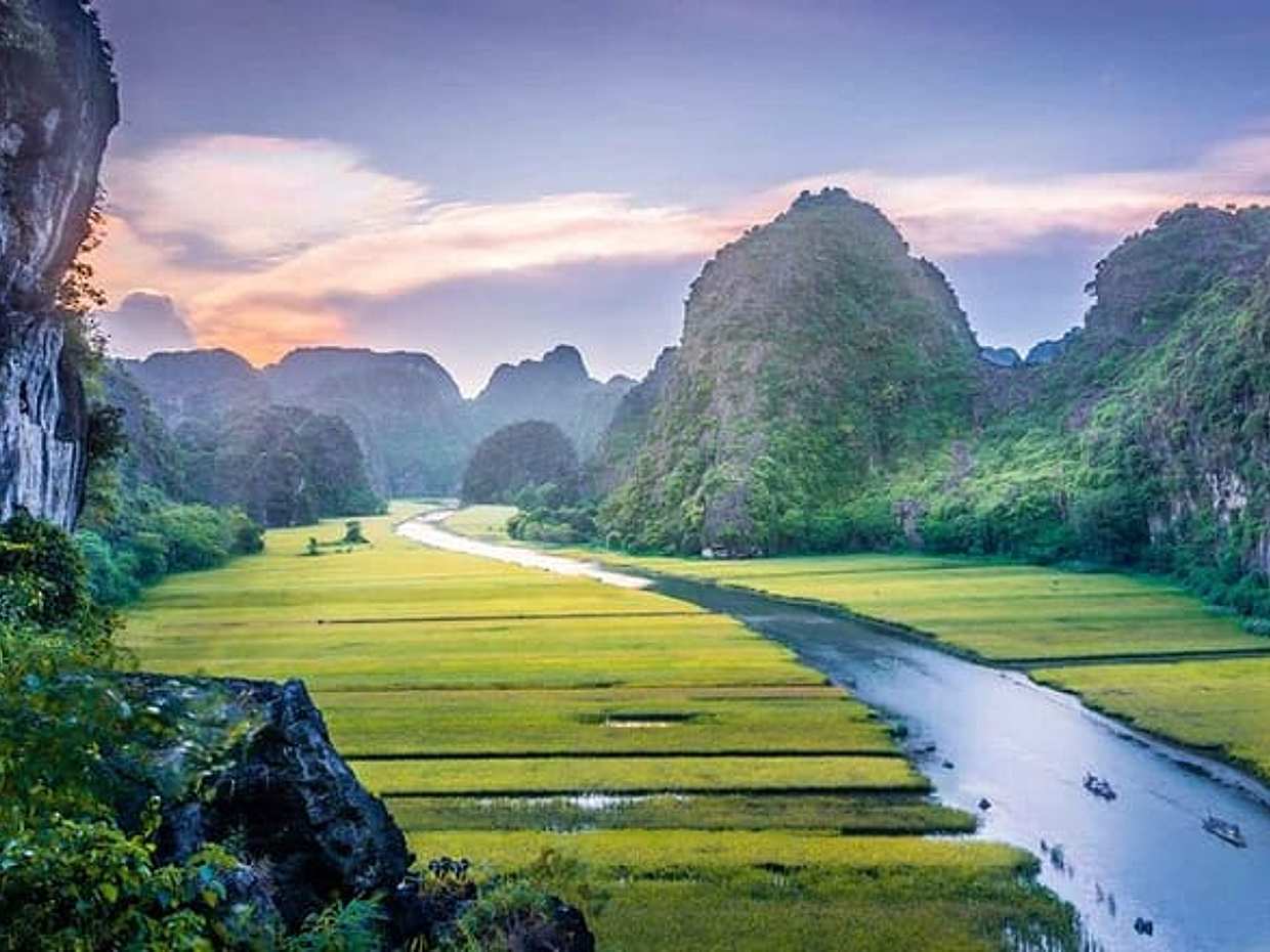 Luxury Ninh Binh Day Tour: Hoa Lu, Tam Coc & Mua Cave From Hanoi in Vietnam, Hà Nội, photo 3