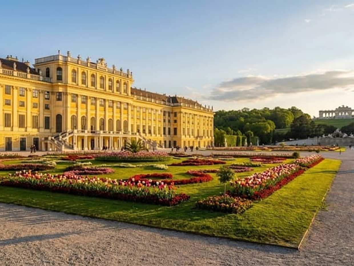 ATVI054 : 1-hour Schonbrunn Palace Gardens Vienna Walking Tour in Austria, photo 5