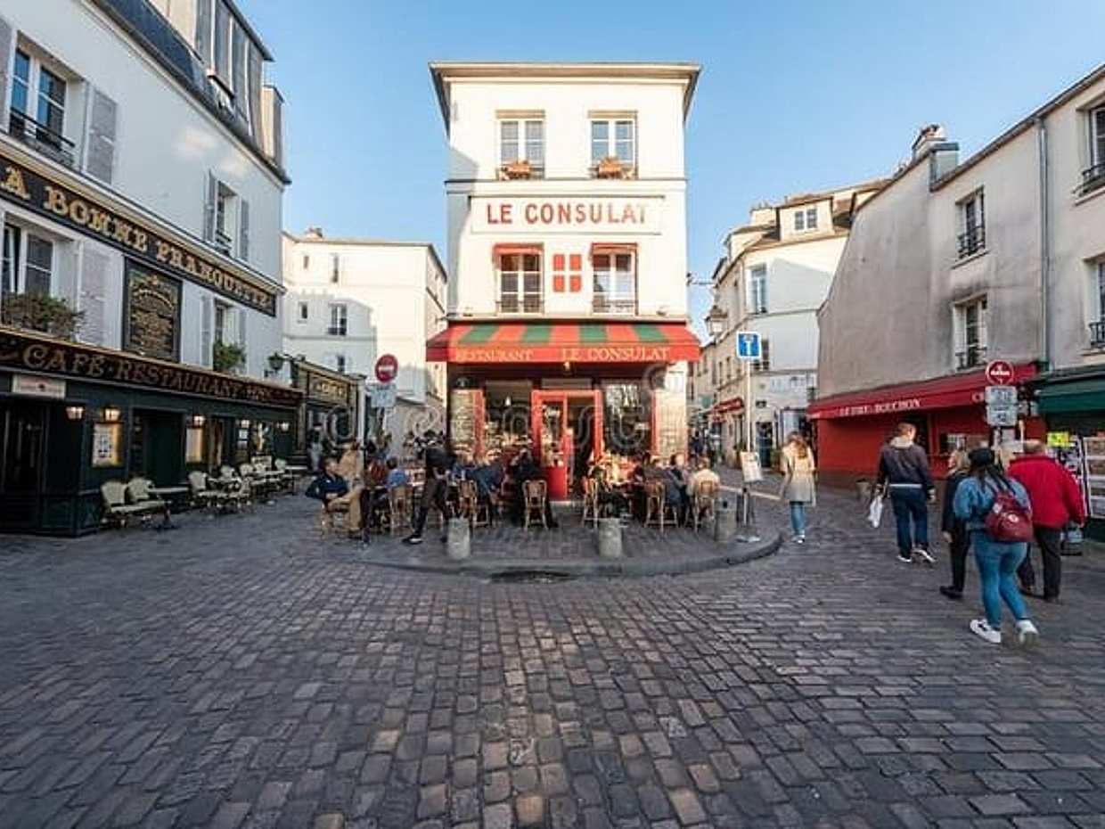 Private Walking Tour of "Montmartre" area in Paris in France, photo 4