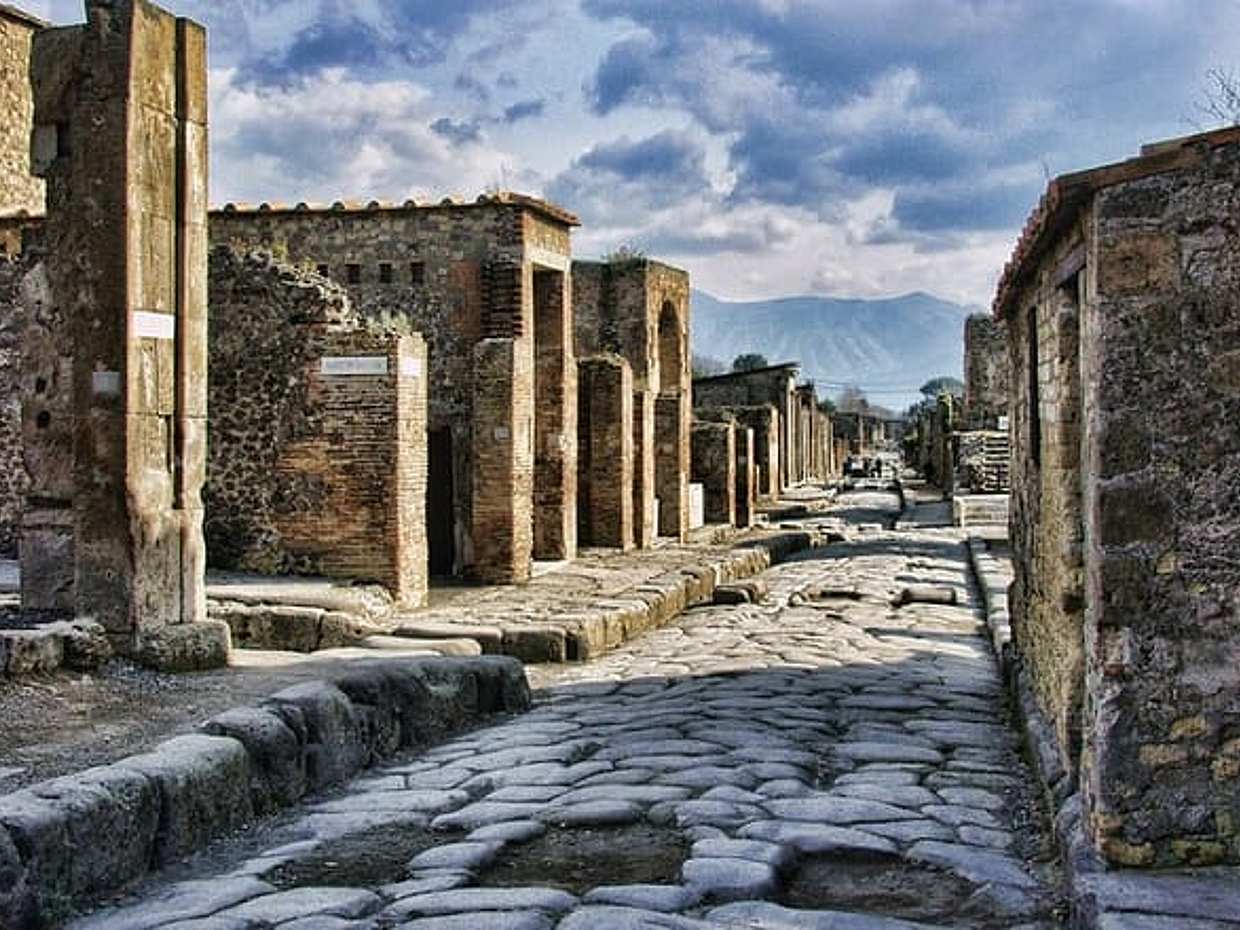 From Naples: Pompeii Guided Walking Tour & Skip-the-Line Tickets