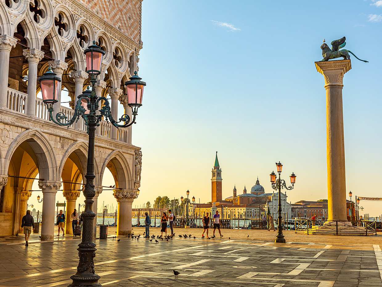 Inside Venice: Doge's Palace and St. Mark's Basilica Tour in Italy, photo 2