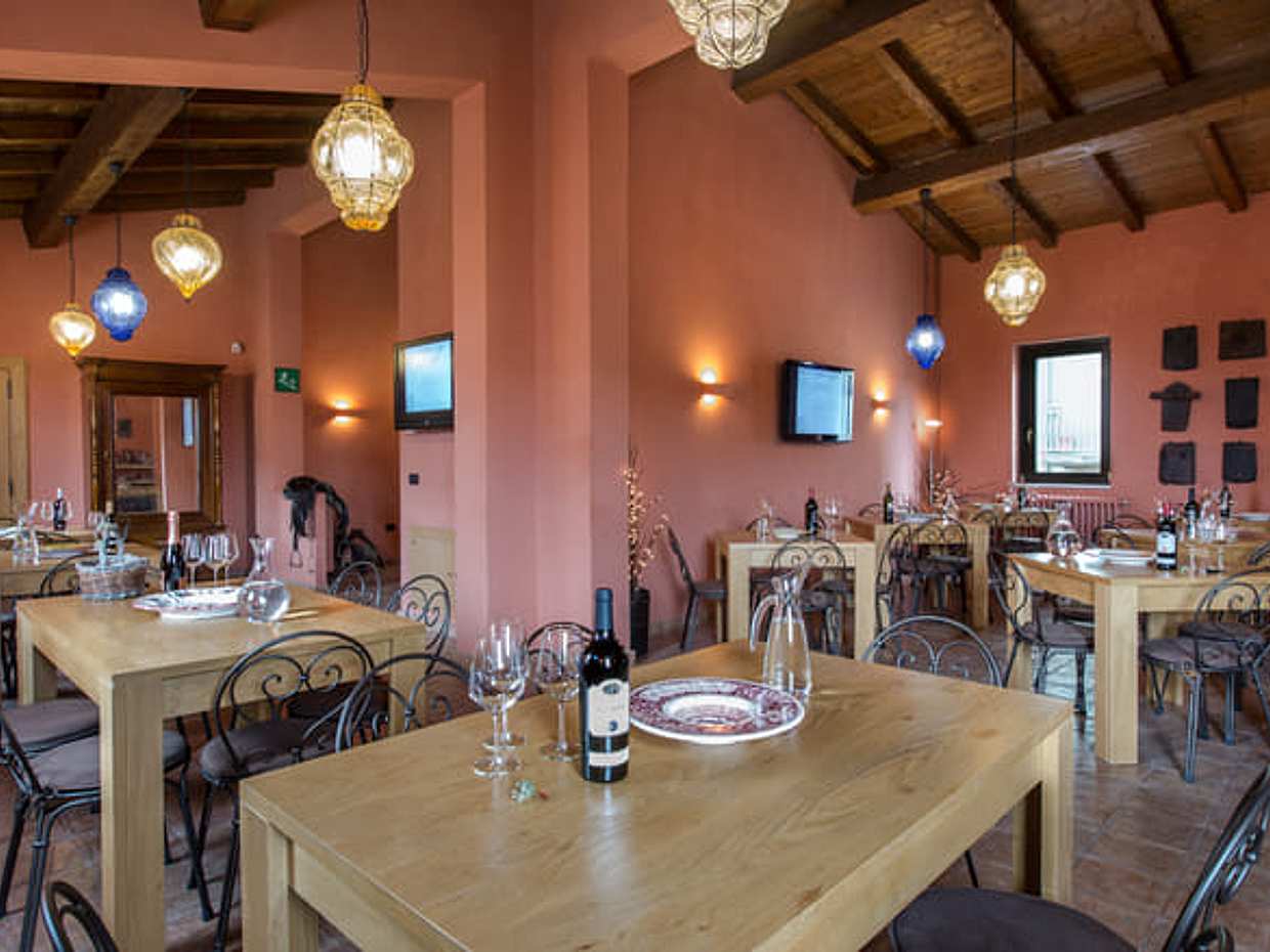 Basilicata: Discover the volcanic tuff caves and taste excellent Lucanian wines, photo 4
