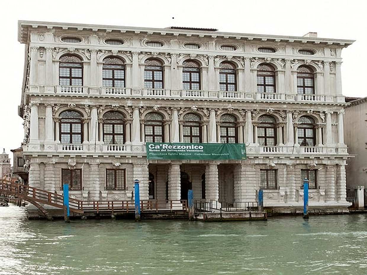 Private Hidden Venice Tour: Ca’ Rezzonico, Gondola Crossing & Scala del Bovolo