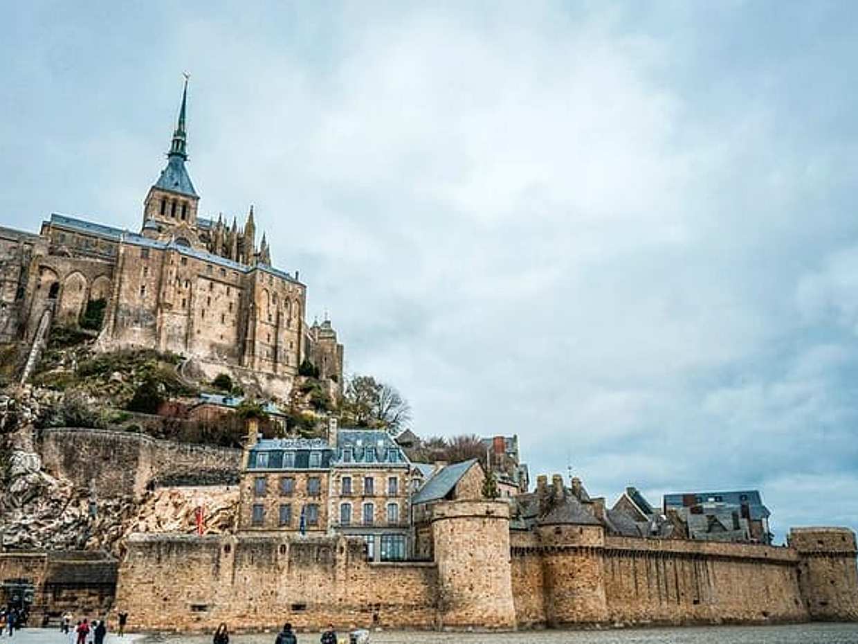 Mont Saint Michel Private VIP Tour with with Louvre Photoshoot, photo 3