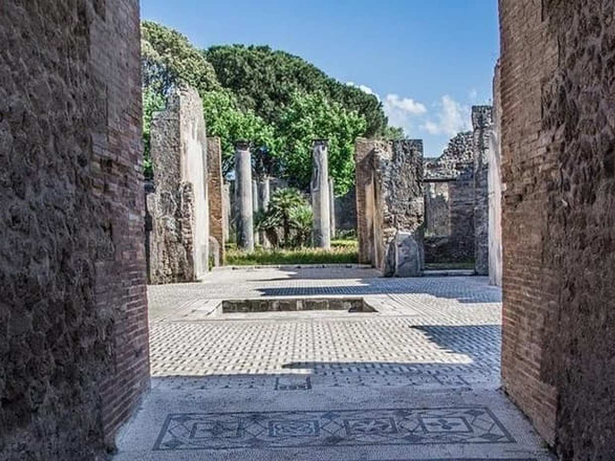 The real life in the old Pompeii tour with Archaelogical Guide All Inclusive