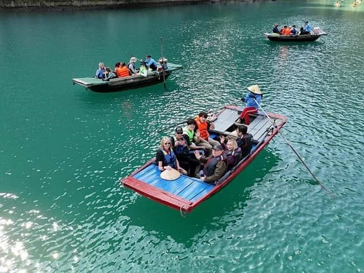 5-Star Premium Ha Long Bay Scenic Day Cruise with Lunch & Kayak, photo 3