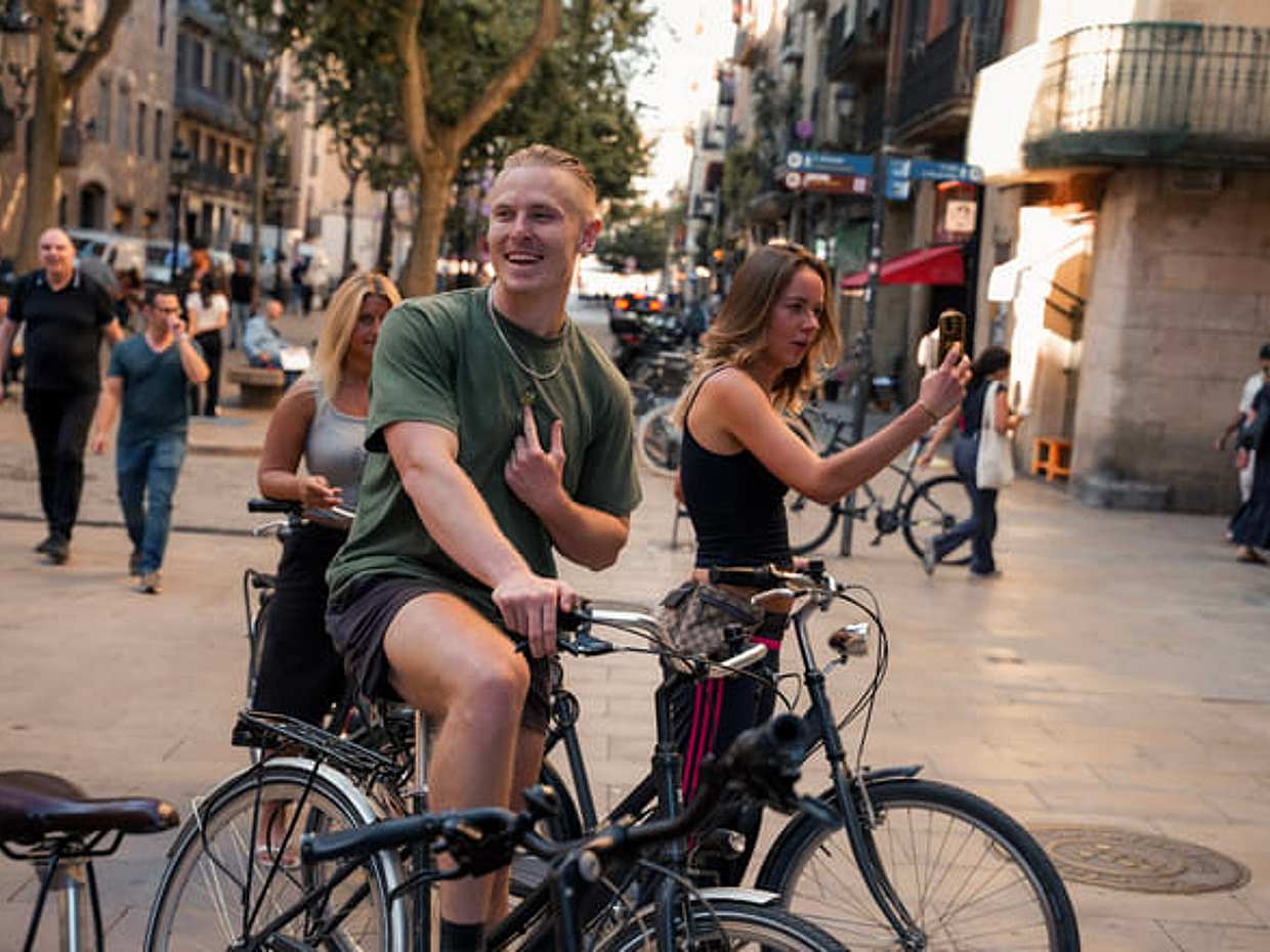 Barcelona Social Bike Tour & Tapas Experience