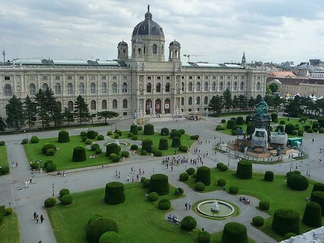 Private Transfer from Salzburg to Vienna: Door-to-door, English-speaking driver, photo 3