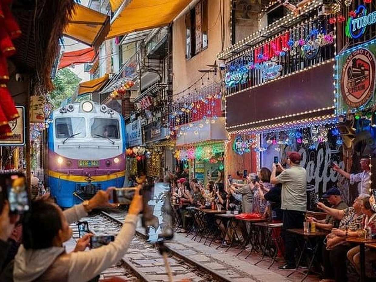 All-in Full-day Hanoi: Incense Village, City Tour & Train Street, photo 2