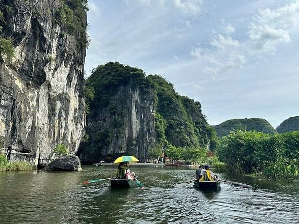 Ninh Binh Luxury 1 Day Tour From Hanoi by Limousine Bus, photo 5