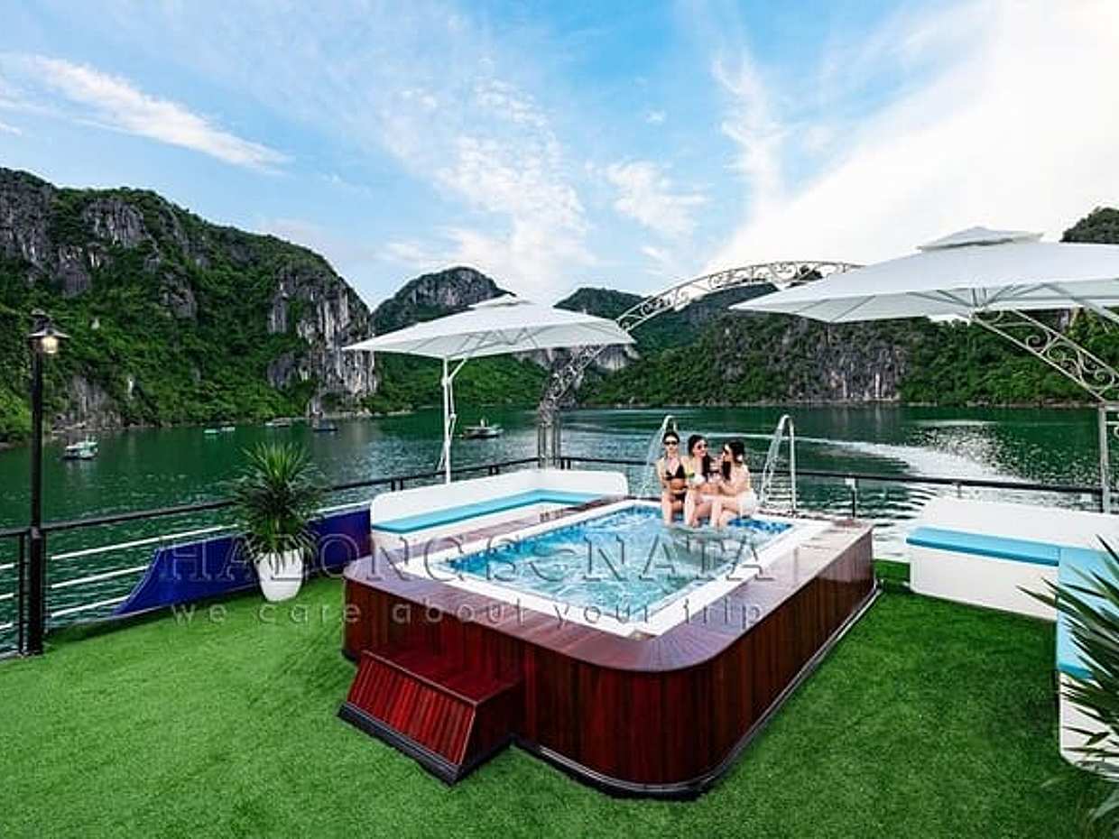Ha Noi: Ha Long Bay 5 Star Cruise with Live Music & Buffet Lunch, photo 5