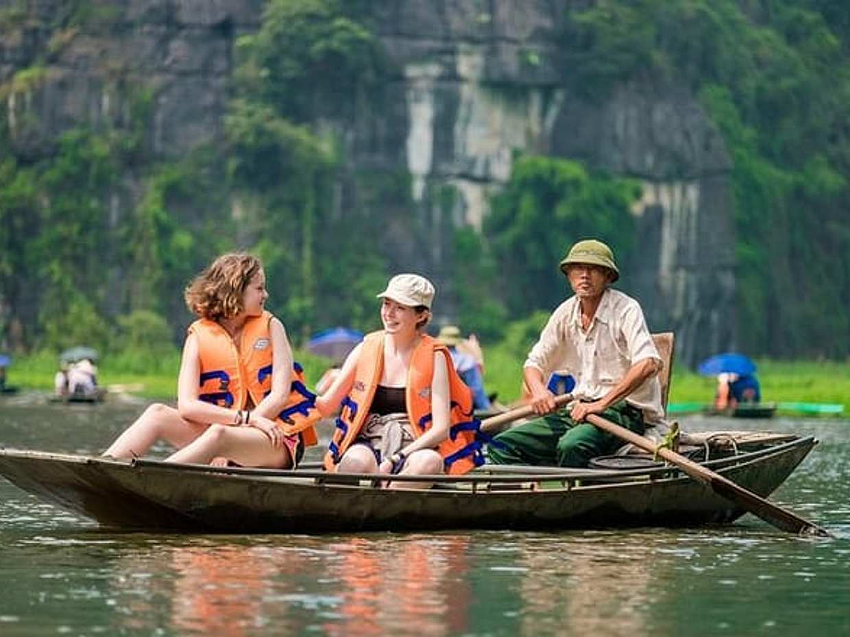 Ninh Binh Full Day Tour visit Hoa Lu & Tam Coc with Boat & Bike