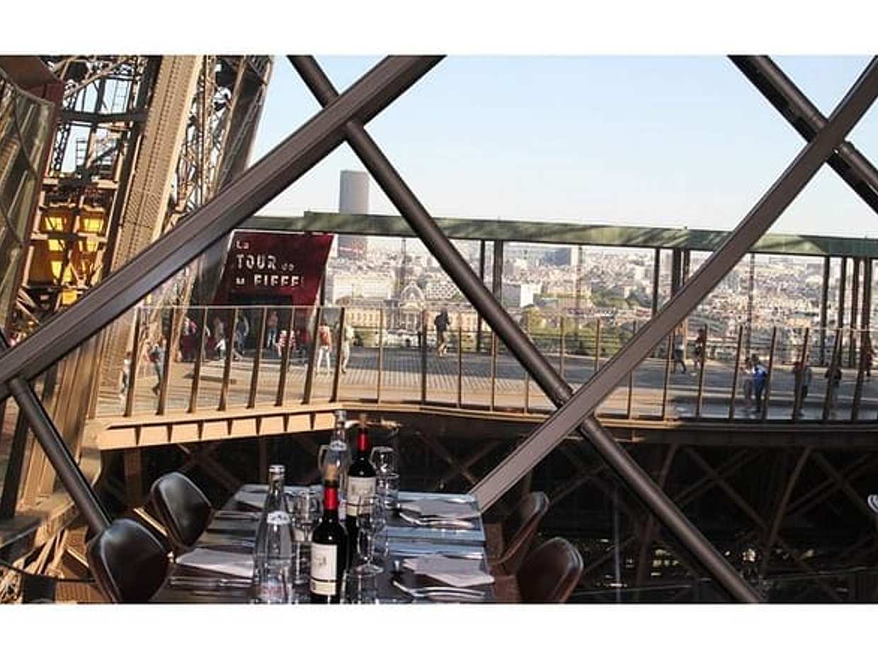 OT Paris Eiffel Tower 2nd Level Spanish Guided Tour with Ticket For Summit, photo 2